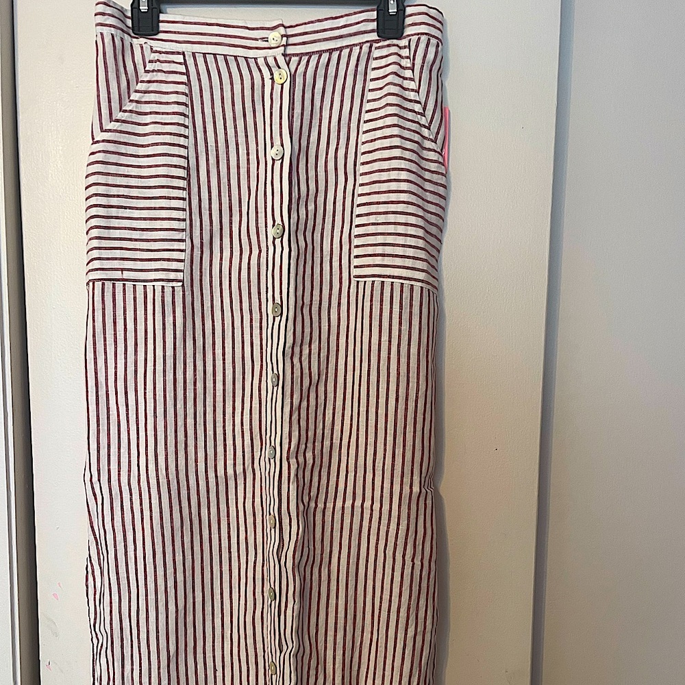 MIDI skirt. Never worn. Tag is still attached. Artisan NY
